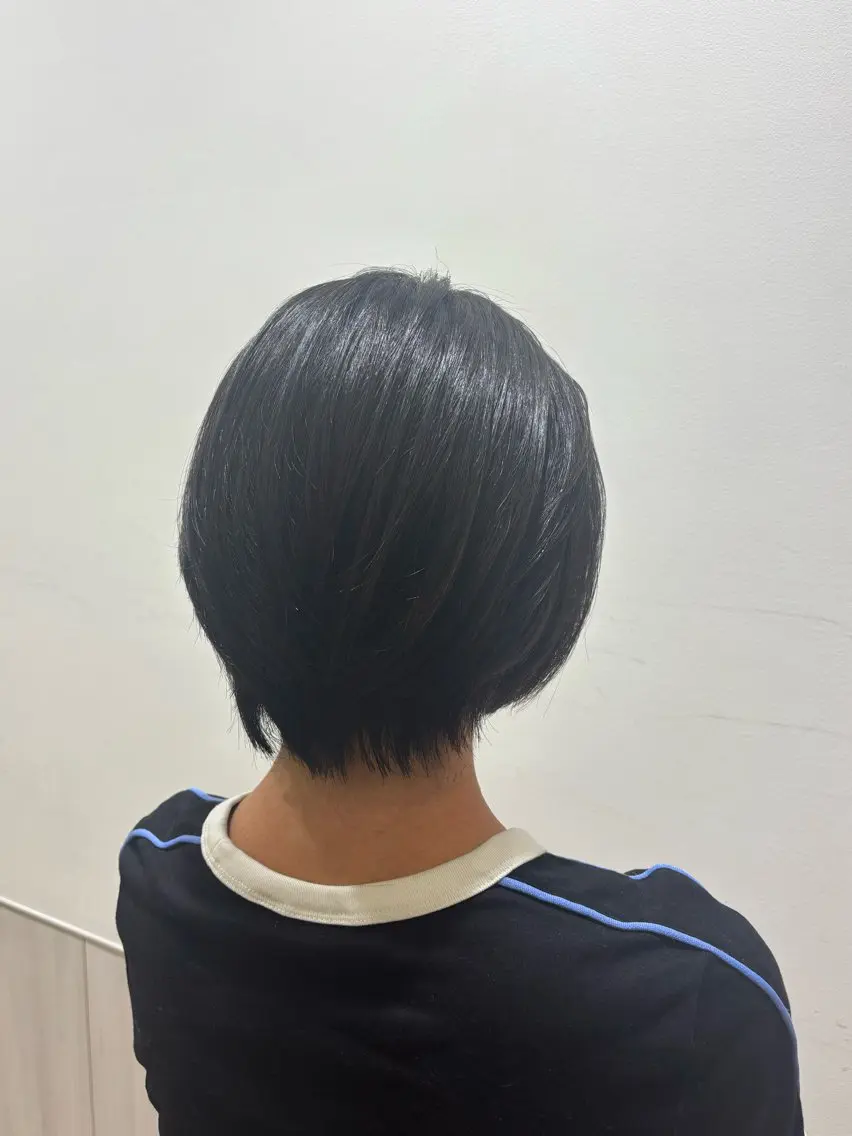 ショート カラー 黒髪 ブルーカラー ブルーグレー ブルーグレージュ ブラウンカラー 野口 実優のヘアスタイル
