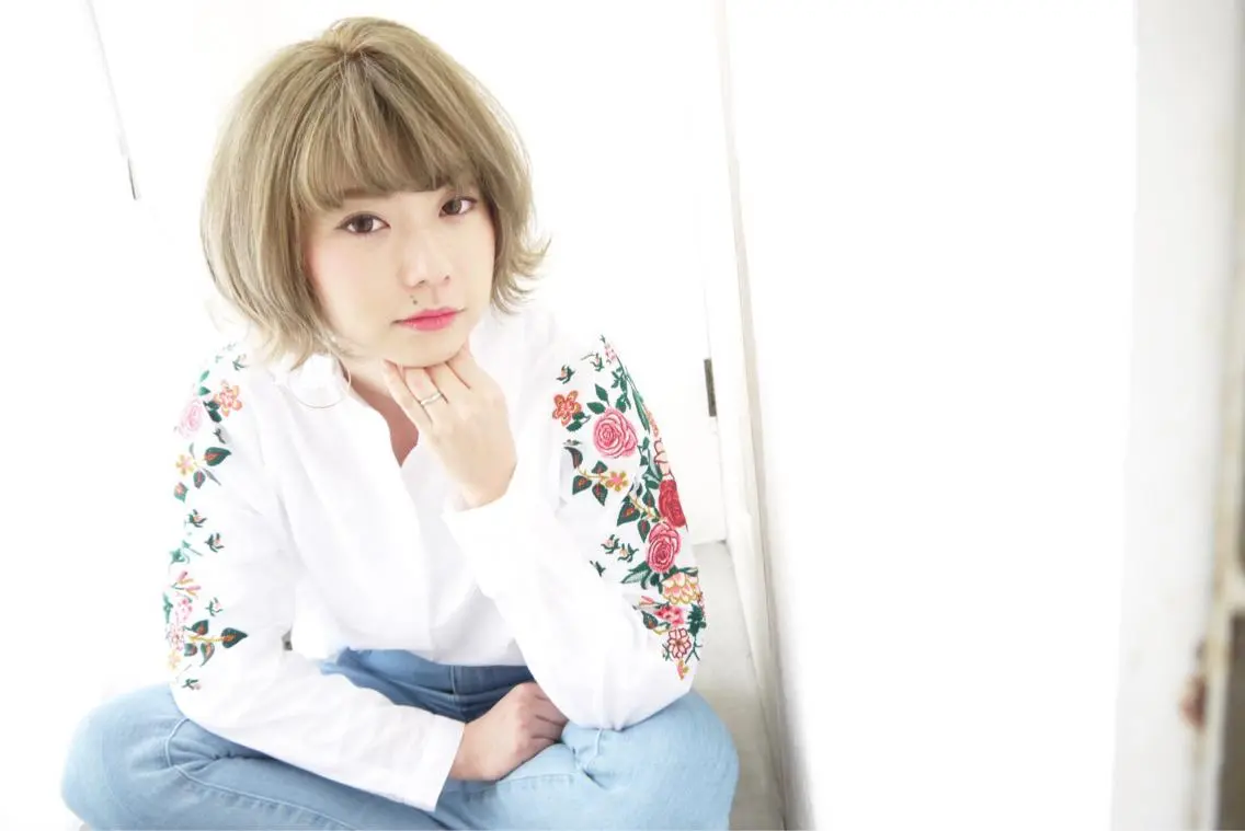 ショート カラー ブリーチ ハイトーンカラー fio マナミのヘアスタイル