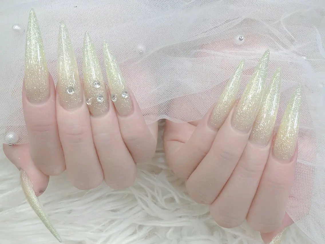 ロング カラー シルバー 韓国風ヘア ロング coco nail 長さ出し専門店のネイルデザイン