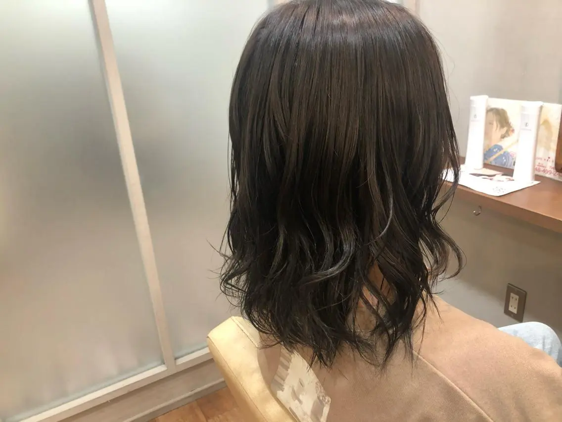 ミディアム カラー ヘアカラー みねぎし ふうかのヘアスタイル