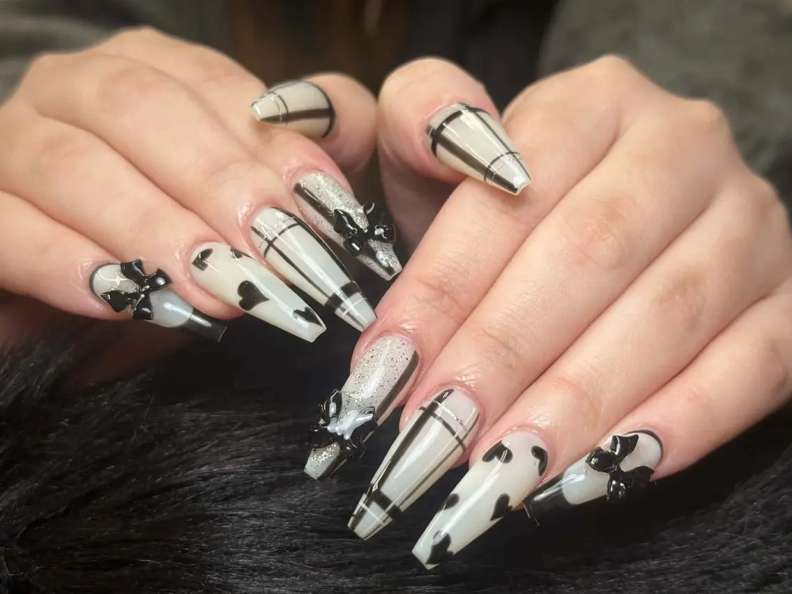 ネイル チークネイル ドット フレンチネイル グラデーション 韓国ネイル ハンドネイル Lisa Nail Salonのネイルデザイン