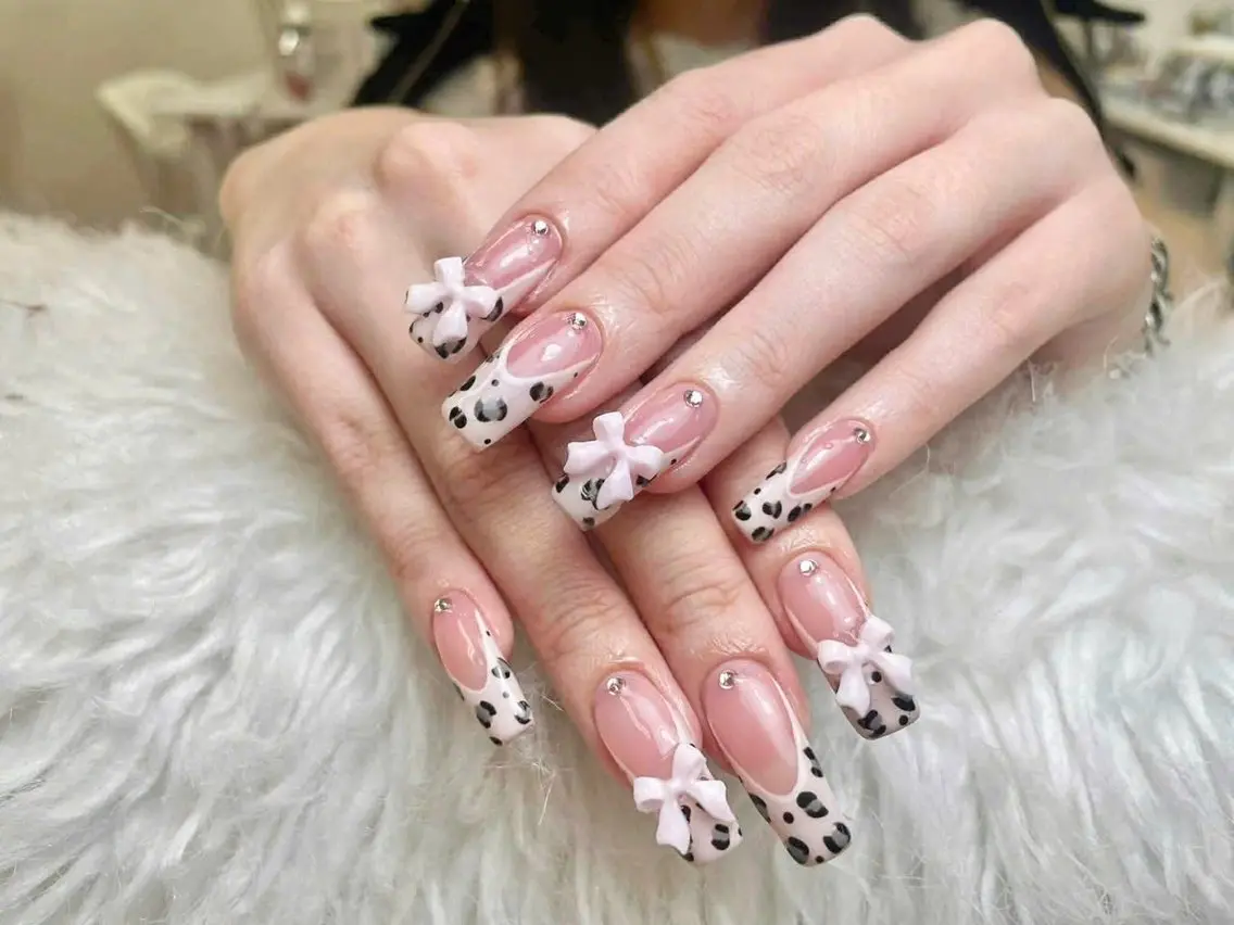 ネイル アートネイル ボルドー フレンチネイル ジェルネイル 氷ネイル・うるうるネイル ハンドネイル Julie NailSalonのネイルデザイン
