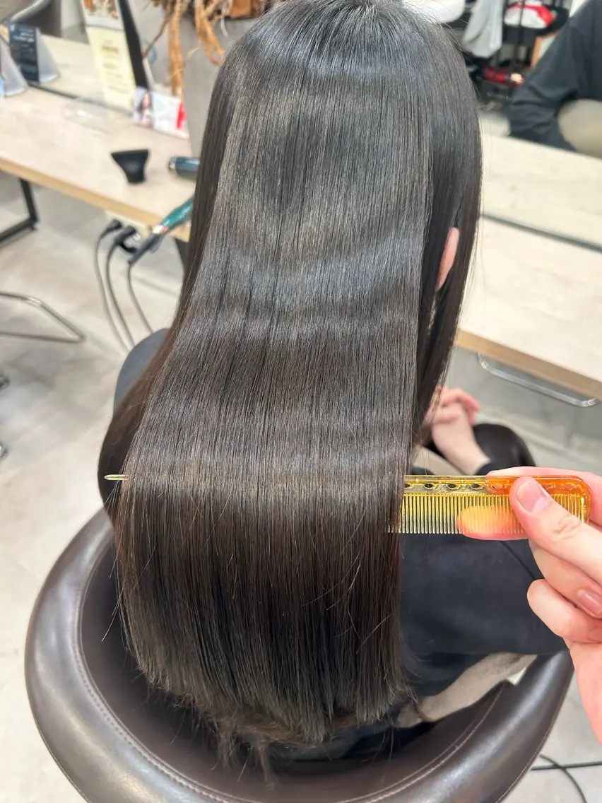 ロング トリートメント 光を纏うツヤ感ロング Natsuki🤍のヘアスタイル
