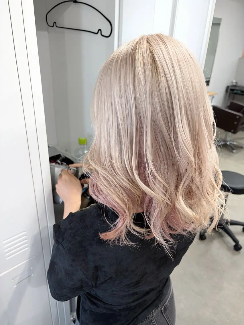 セミロング カラー ベージュカラー ブリーチ ブロンド ブルーカラー 透明感カラー カット ヘアカラー トリートメント ブリーチ/髪質改善/ レイヤー/YUTOのヘアスタイル