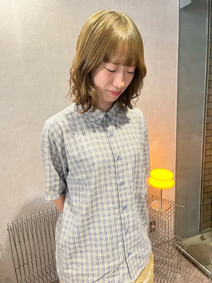 カラー ブリーチ 透明感カラー ダブルカラー ブリーチなしカラー カット パーマ トリートメント yuumi/大濠🪷 顔周り/ハイトーンのヘアスタイル