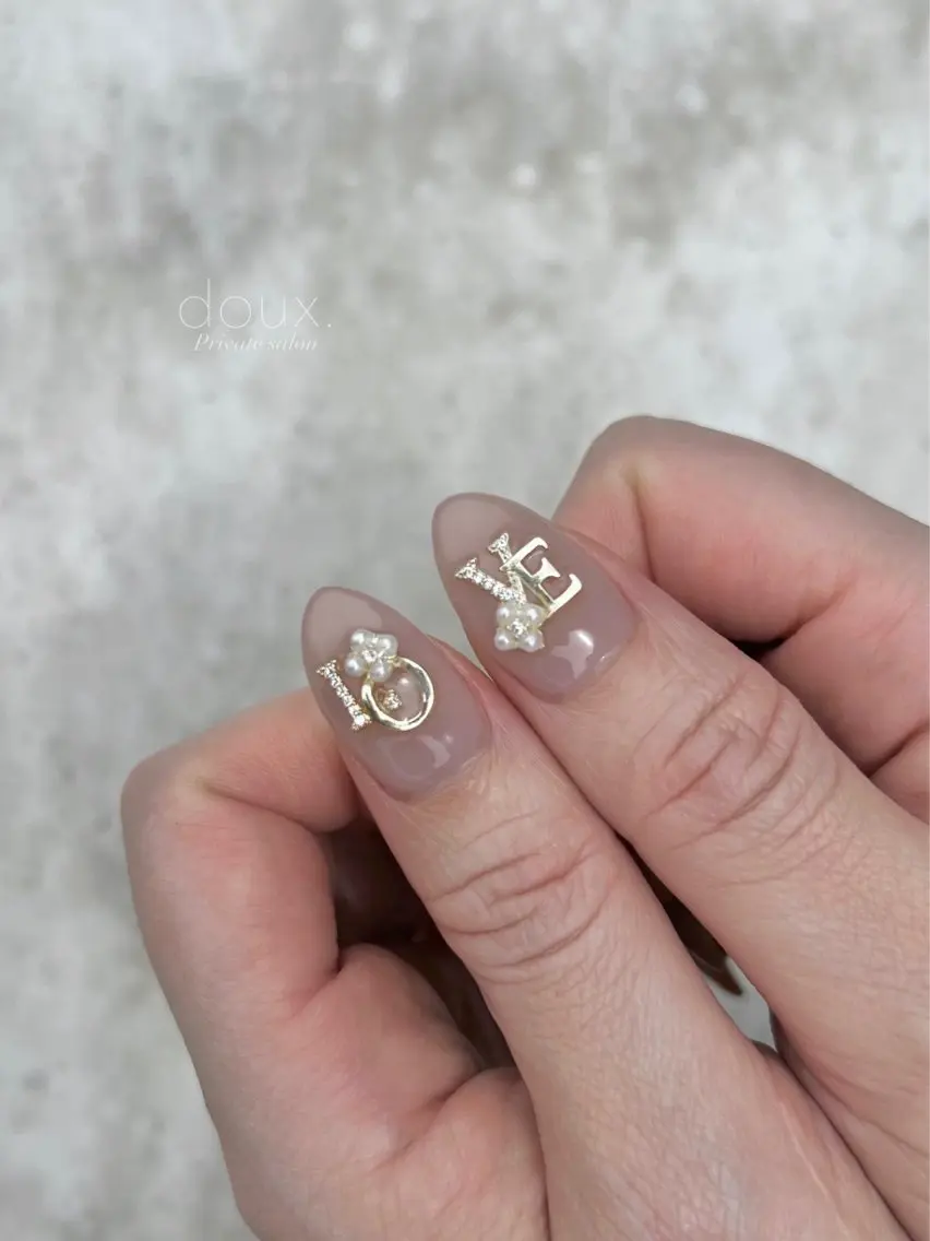 ネイル ドット フラッシュネイル 韓国ネイル ニュアンスネイル ワンカラーネイル ハンドネイル doux. nailのネイルデザイン