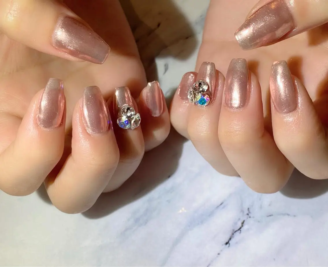 ネイル ゴールド ミラーネイル Lino+ ネイル&よもぎ蒸しのネイルデザイン