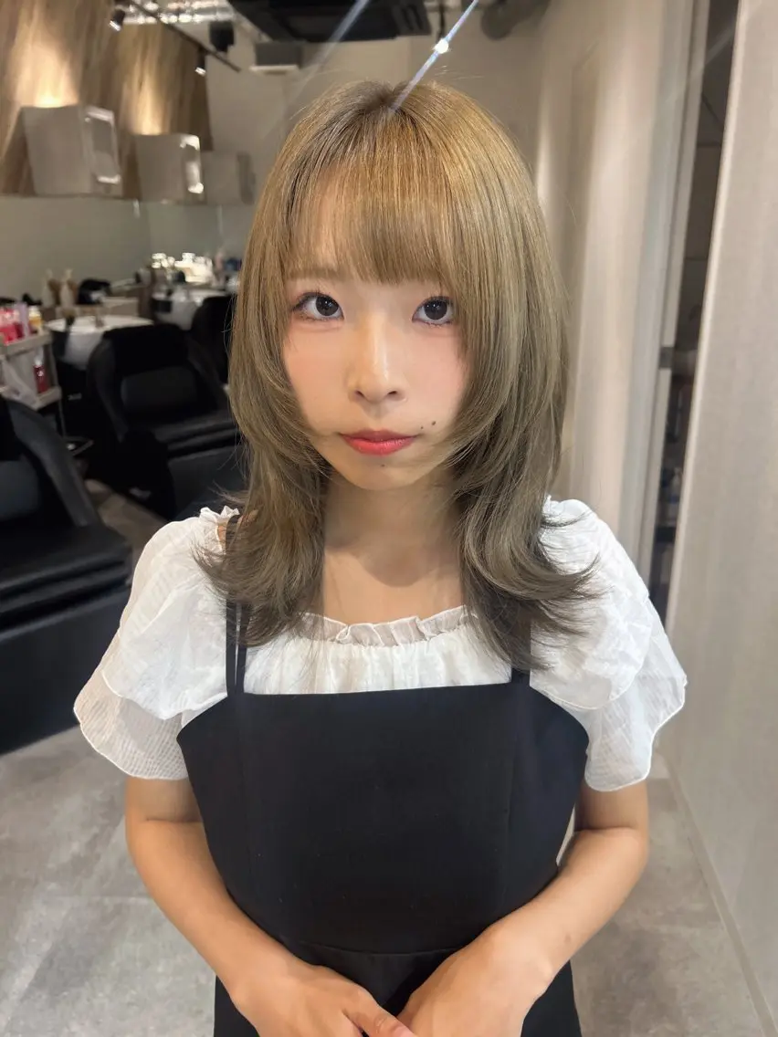ミディアム カラー グレージュ ウルフカット カット ヘアカラー トリートメント ウルフカット レイヤーカット上柿のヘアスタイル