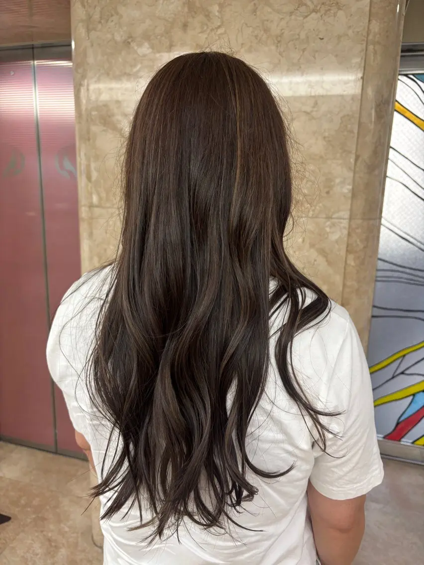 ロング ハイライト ヘアカラー YOFA hair mikuのヘアスタイル