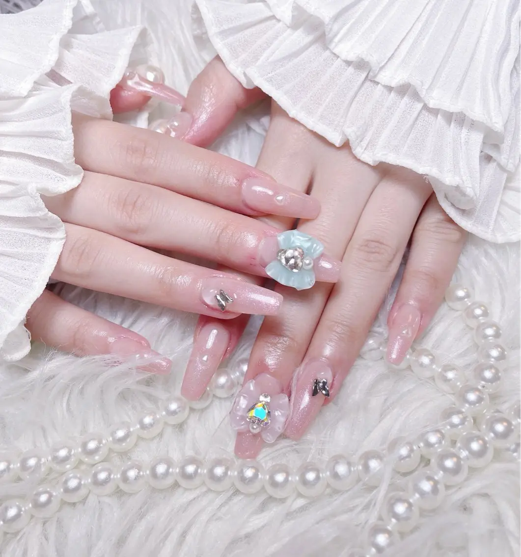 ネイル チークネイル 長さ出し フラワーネイル フレンチネイル ガーリー NEW NAIL 池袋のネイルデザイン