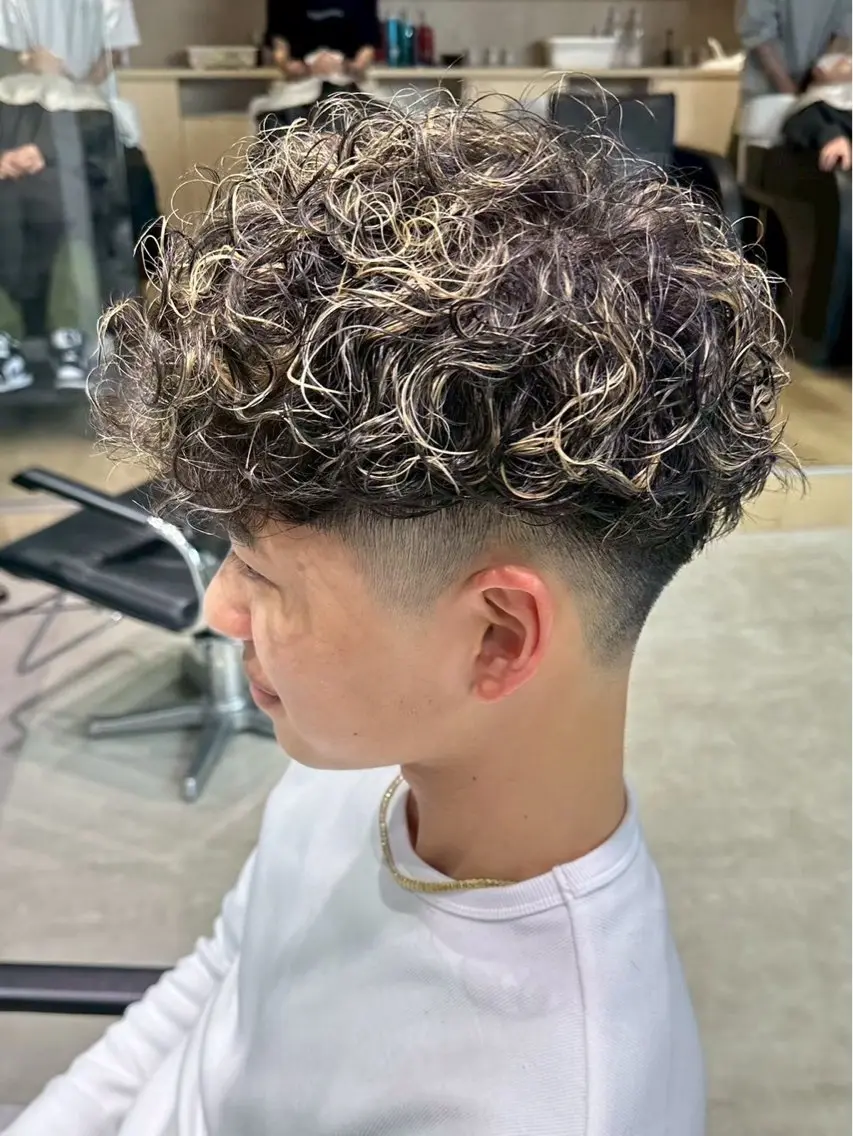 パーマ メンズ スペインカール 夏果⭐︎fifth 天神 海外風パーマのヘアスタイル