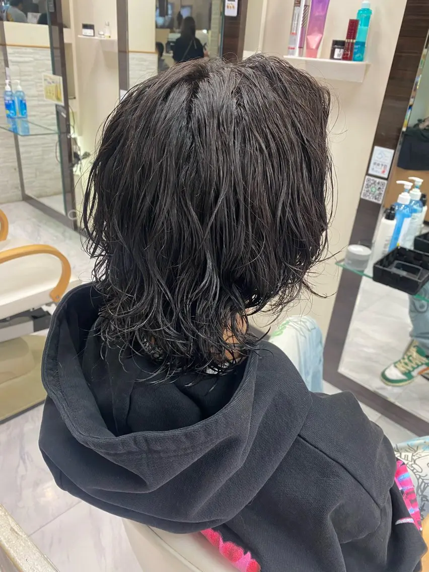 パーマ メンズ メンズパーマ メンズツイストパーマ 波巻きパーマ メンズウルフカット ウルフカット カット パーマ トリートメント 🌴パーマオタク🌴 長谷川　諒佑🌈のヘアスタイル