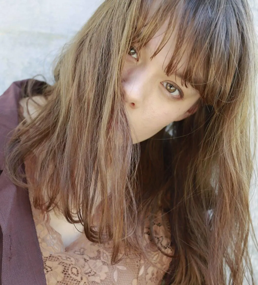 ミディアム ホリウチ ユキエのヘアスタイル