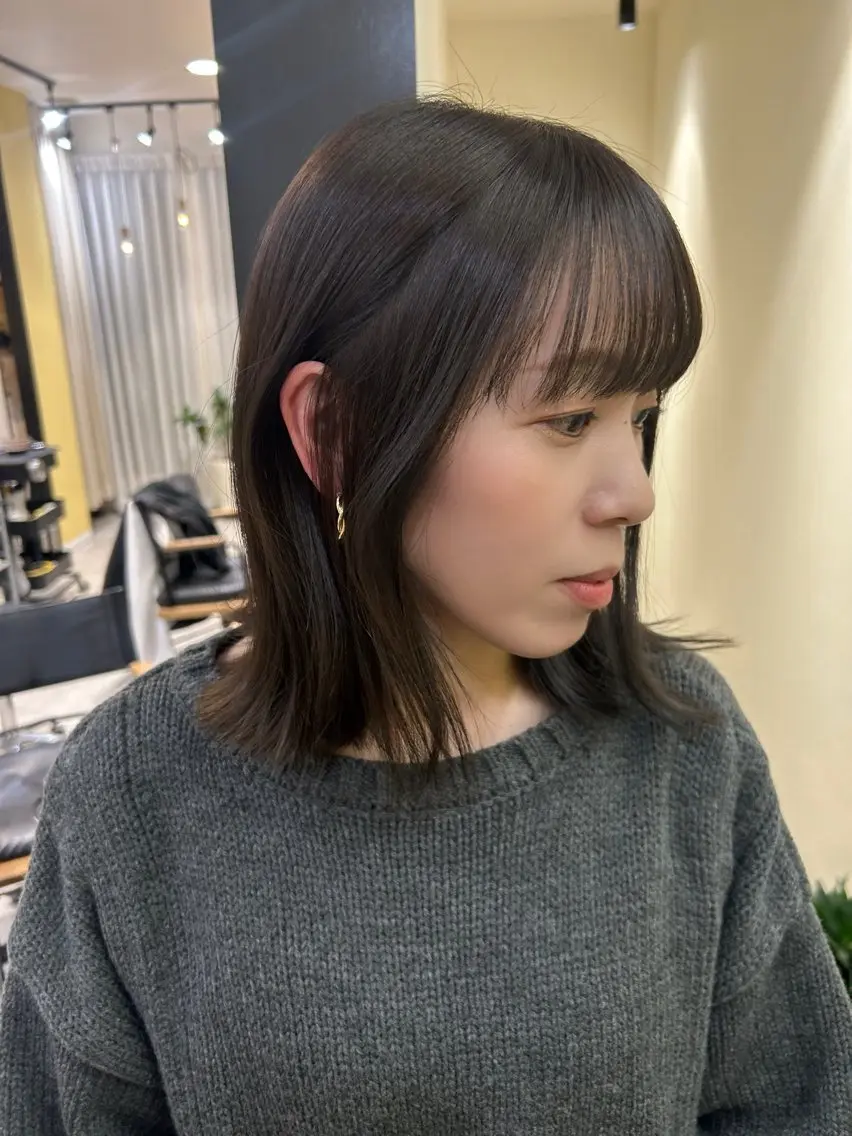 ミディアム カラー アッシュ オリーブアッシュ hubhair レイヤー/透明感のヘアスタイル