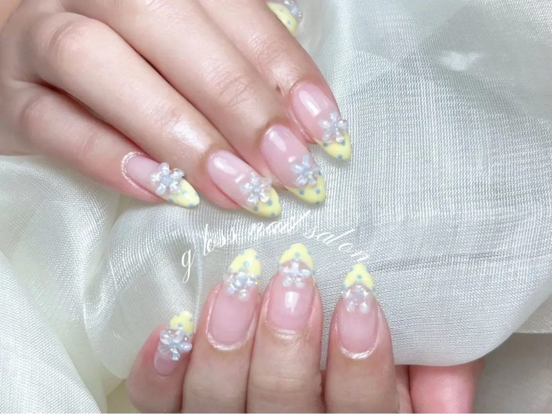 ネイル りこ🫧 gloss nailのネイルデザイン