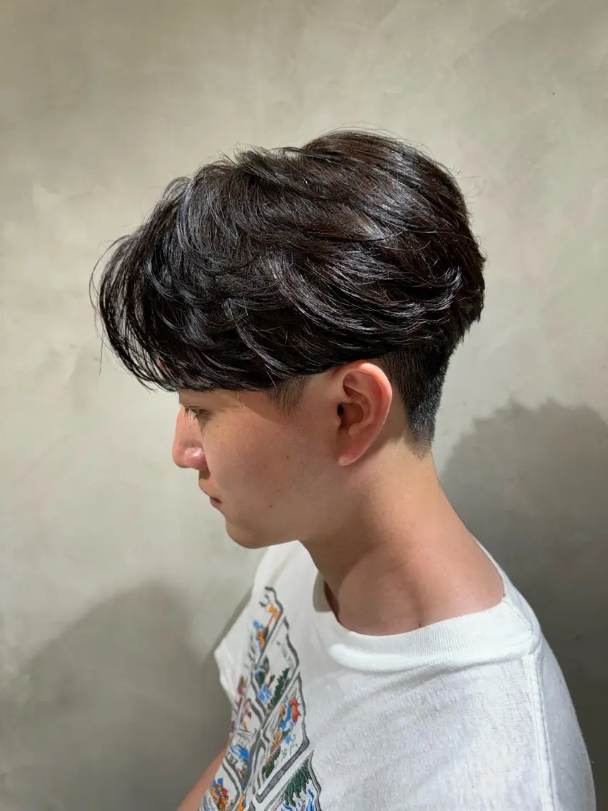 ショート パーマ メンズ センターパート メンズパーマ ニュアンスパーマ 横浜/レイヤー/ カネコのヘアスタイル