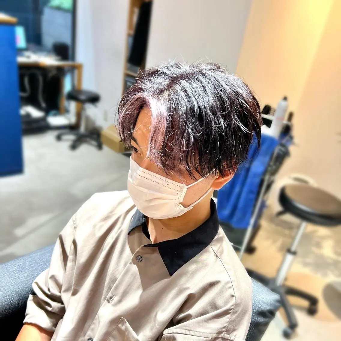 カラー メンズ センターパート アッシュ ピンクカラー ピンクアッシュ カット ヘアカラー トリートメント メンズ専門 井藤 雅也のヘアスタイル