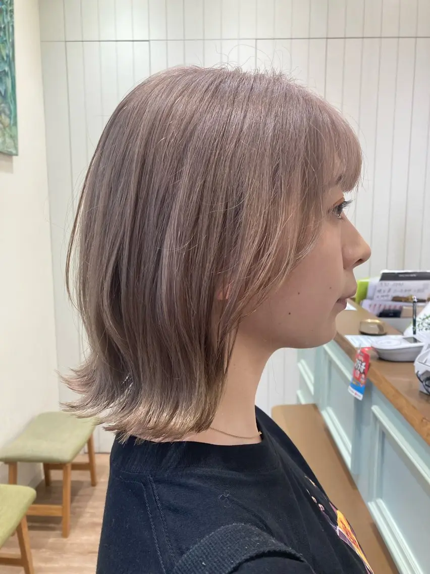 ミディアム カラー ベージュカラー グレージュ ハイトーンカラー ミルクティーベージュ ミルクティーグレージュ ヘアカラー むらたみずき /大宮ボブ、ショートのヘアスタイル