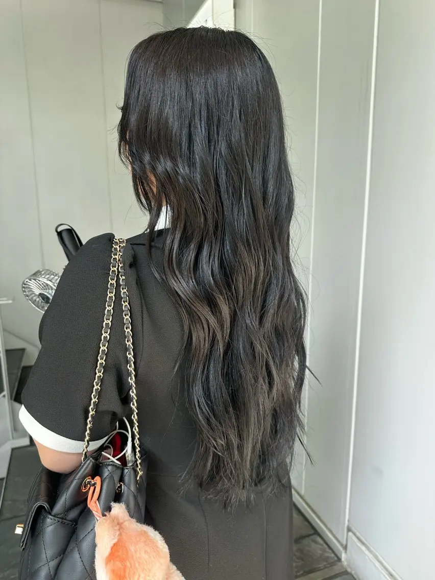ロング カラー オノギ シホのヘアスタイル