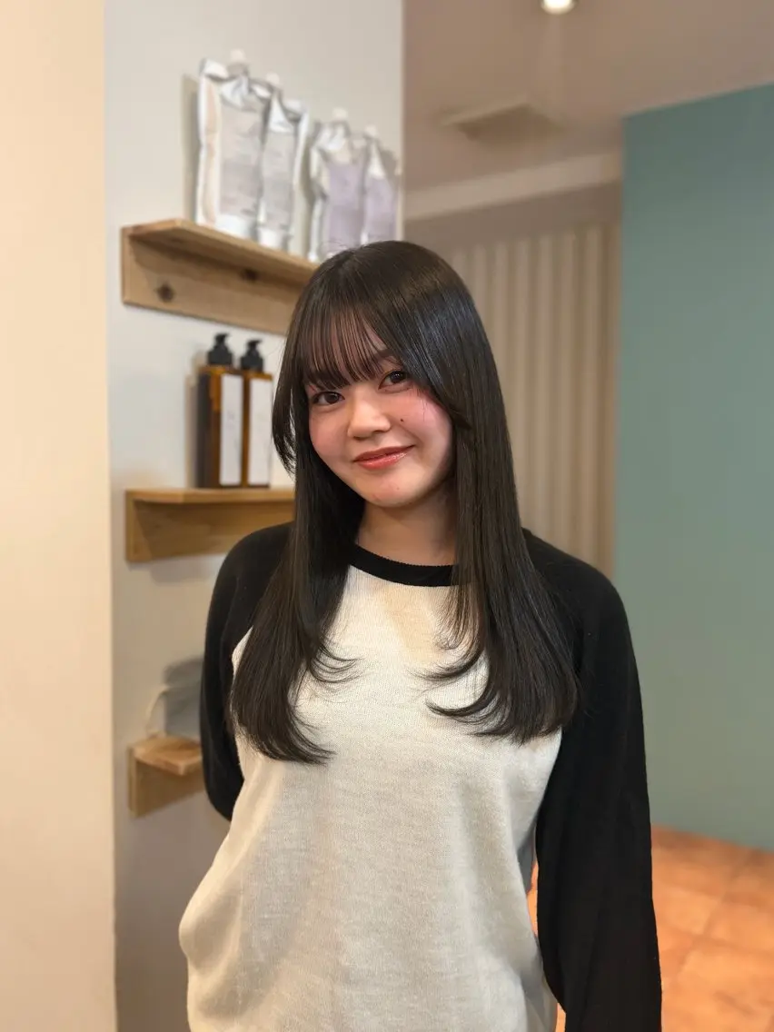 ロング カラー 沖野 莉央のヘアスタイル