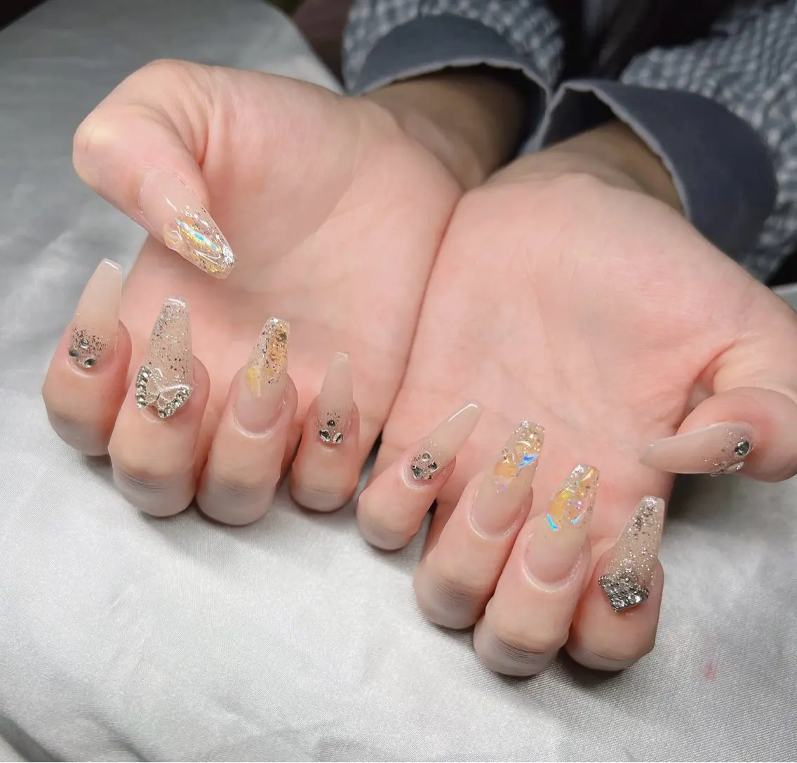 ネイル 長さ出し グラデーション 卒業式 キラキラネイル マグネットネイル Lee Nailsのネイルデザイン