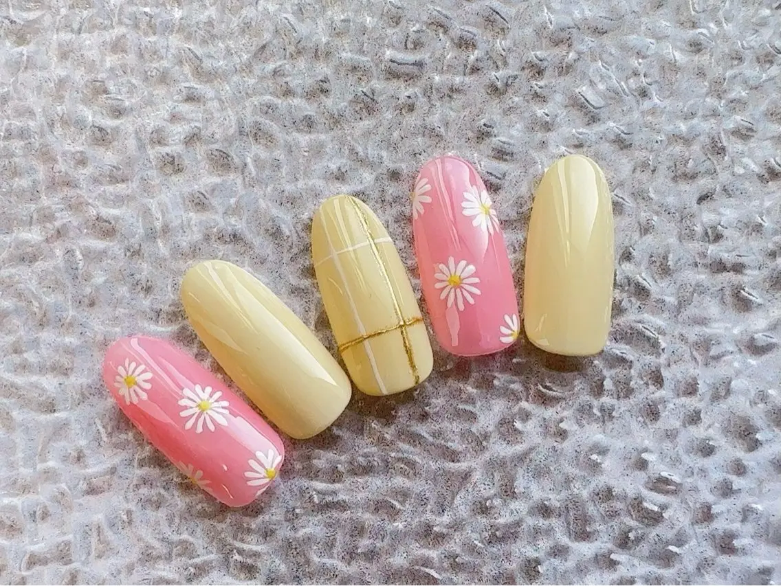 ネイル フラワーネイル ニュアンスネイル 春ネイル ハンドネイル nail happiness.のネイルデザイン