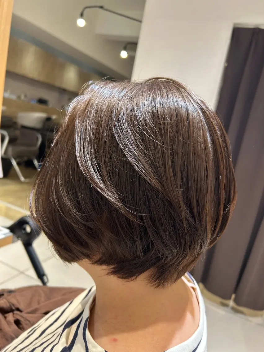 ショート カラー ハイライトカラー レイヤーカットのヘアスタイル