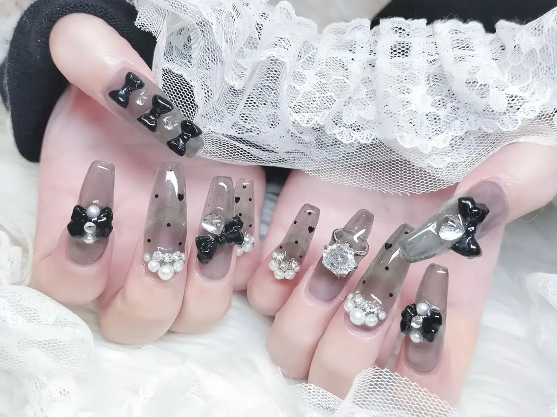 ネイル チークネイル フレンチネイル ガラスフレンチ グラデーション キラキラネイル ハンドネイル Rin Nail 新大久保店のネイルデザイン