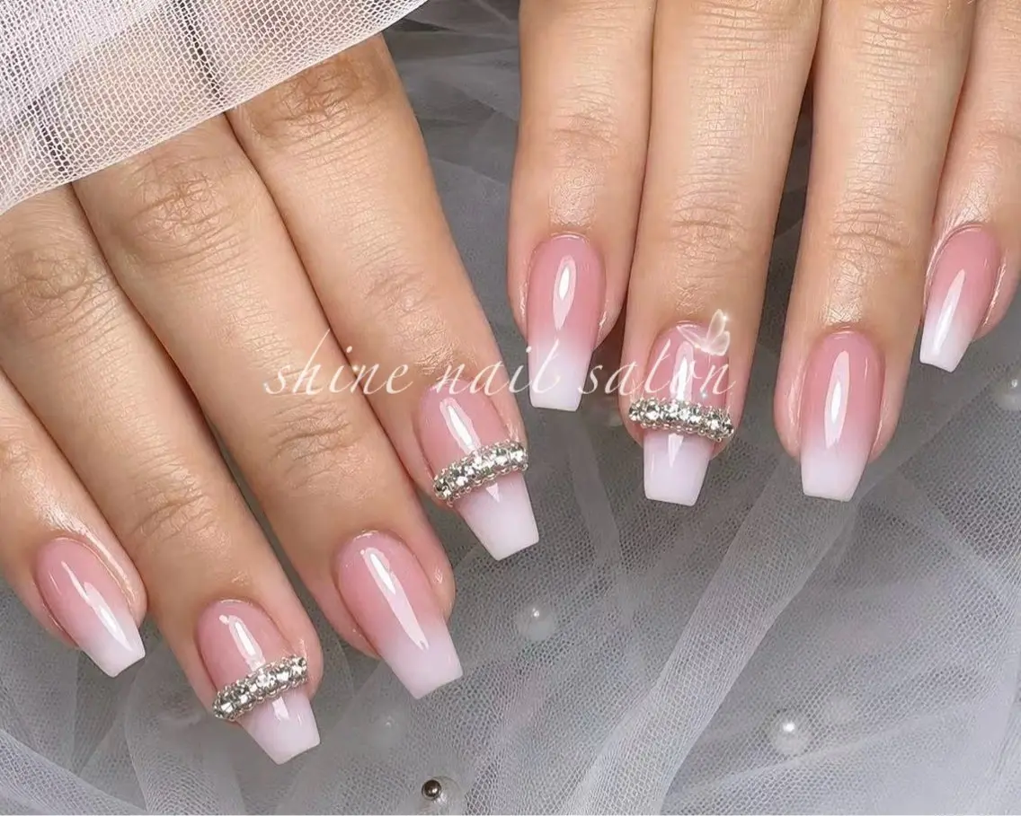 ネイル shine 長さだし専門のネイルデザイン