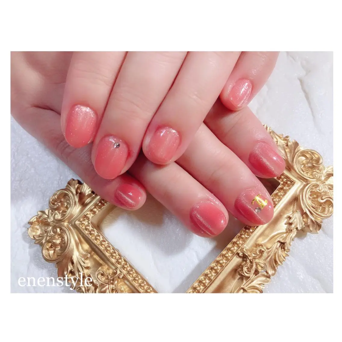 ショート ネイル ジェルネイル ラメ(グリッター) ニュアンスネイル オフィスネイル ワンカラーネイル ハンドネイル 🐾enen style 🐾のネイルデザイン