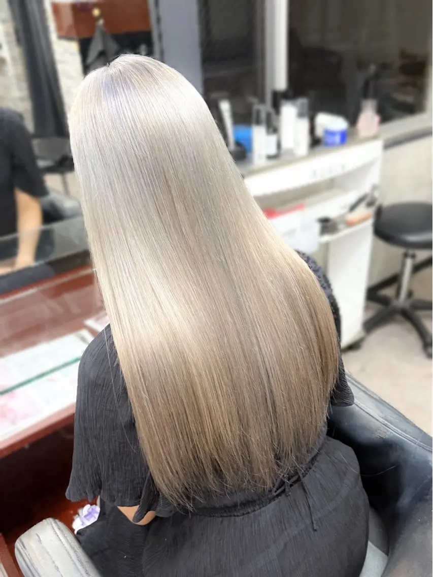 ロング カラー ヘアカラー トリートメント ハイトーンエクステ 🎩カズキ🎩のヘアスタイル
