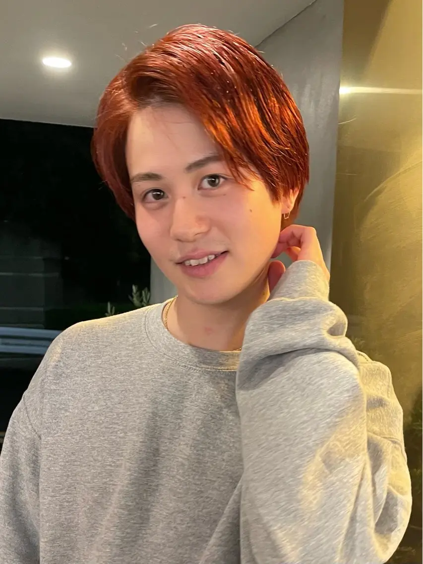 ショート カラー メンズ メンズブリーチ センターパート メンズハイライト メンズハイトーン メンズインナーカラー カット ヘアカラー トリートメント スパイラルパーマ 🌐hina⭐️のヘアスタイル