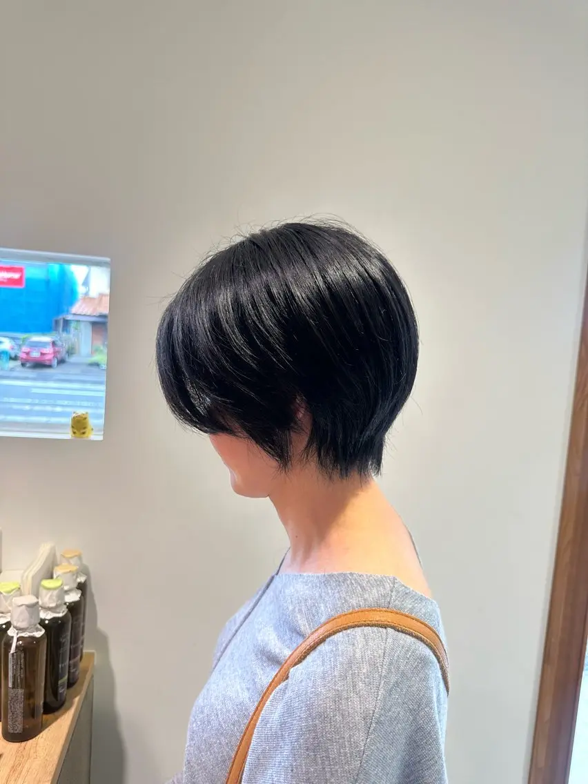 ショート くびれヘア 髪質改善 ショートヘア レイヤー/蟹江/ くすみカラー/川口のヘアスタイル