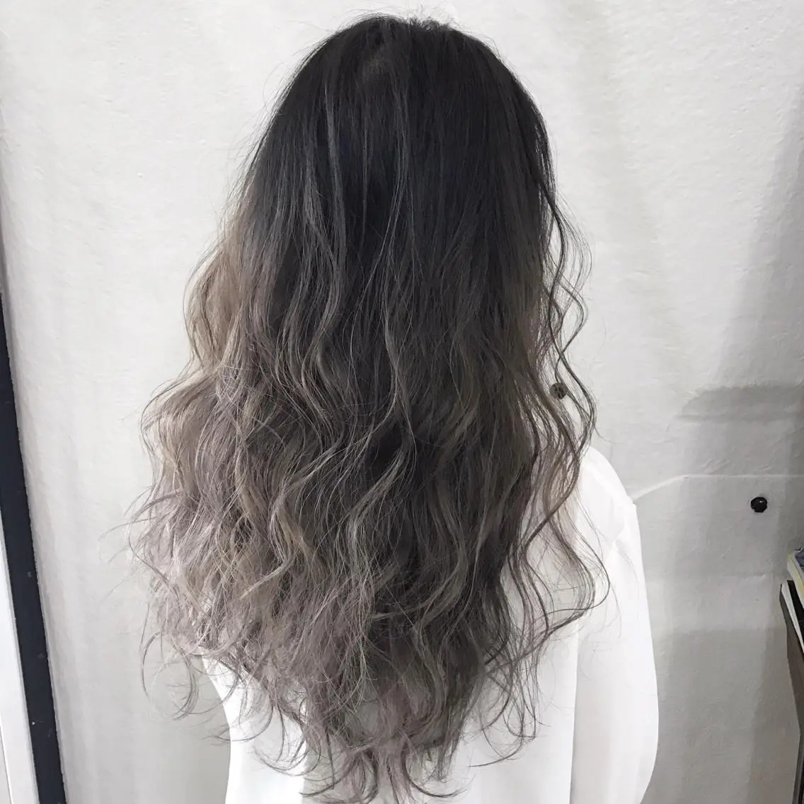カラー アッシュ アッシュグレー アッシュグレージュ ブリーチ グラデーションカラー K-POP好き美容師 🇰🇷Kai.Yのヘアスタイル