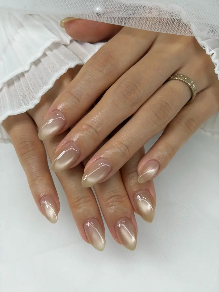 ネイル 氷ネイル・うるうるネイル マグネットネイル オフィスネイル ハンドネイル iro+ nailのネイルデザイン