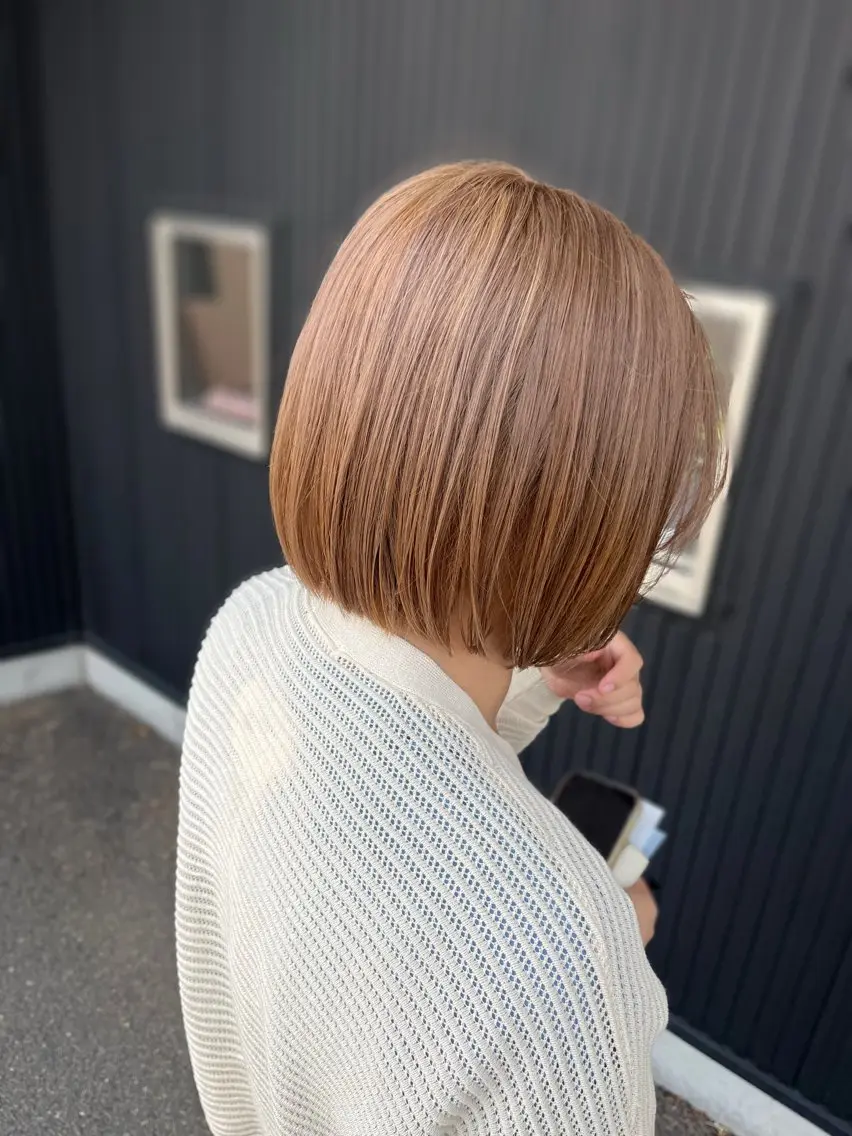 ミディアム カラー ベージュカラー ミルクティーベージュ ボブ ヘアカラー 久留生 隼斗のヘアスタイル