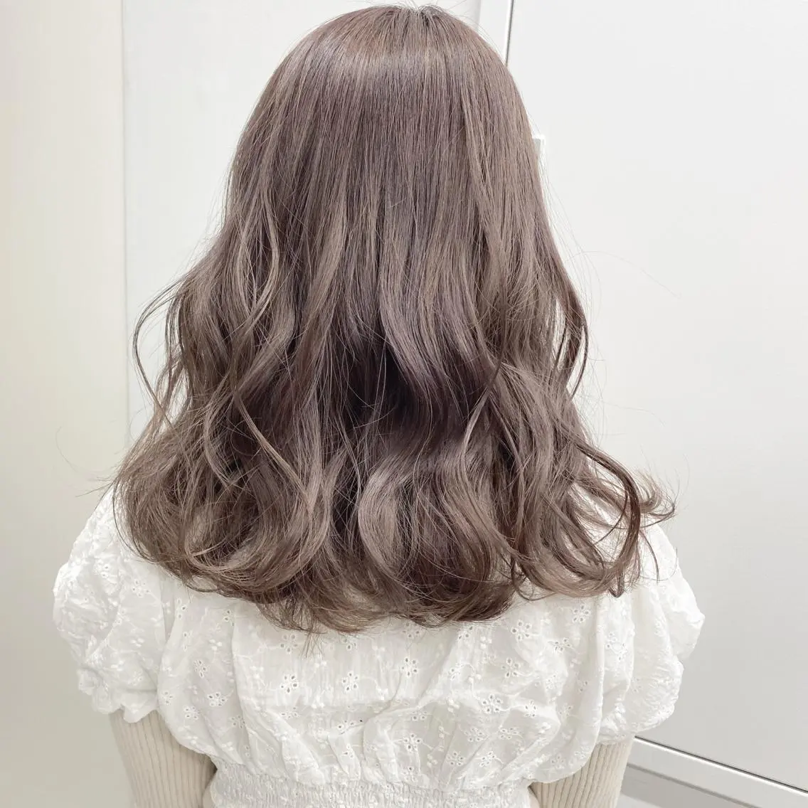 ミディアム カラー ブリーチ グレージュ ラベンダーカラー ラベンダーグレージュ ラベンダーグレー 【ブリーチカラー】 🌈ALIVE若山葵のヘアスタイル
