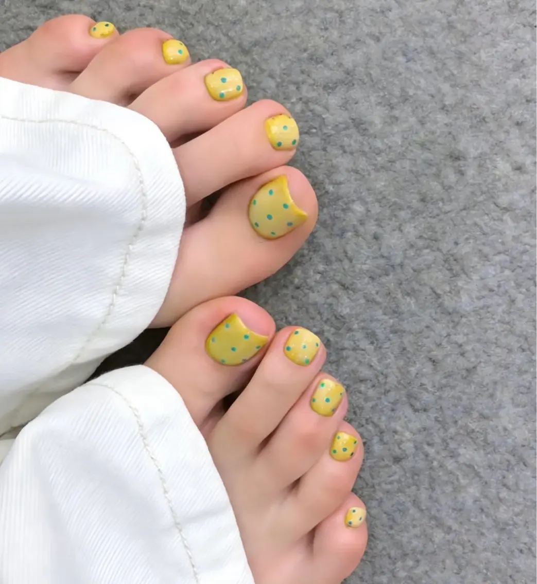 ネイル フットネイル Luvia harumiのネイルデザイン