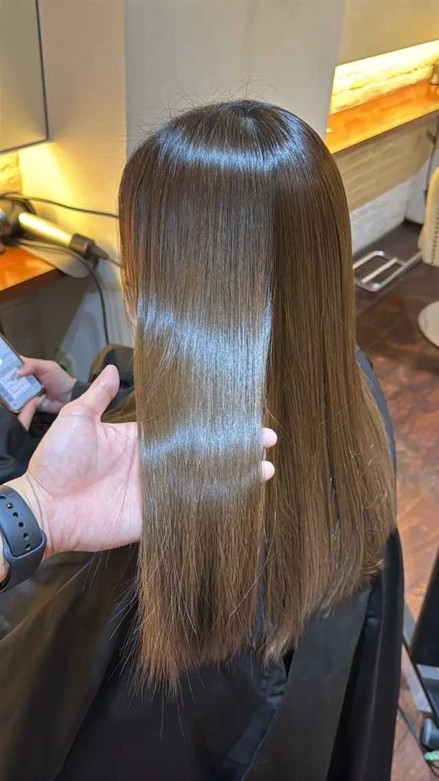 ロング カラー ブラウンカラー ナチュラルブラウン カット ヘアカラー CoCooN TAKUMAのヘアスタイル