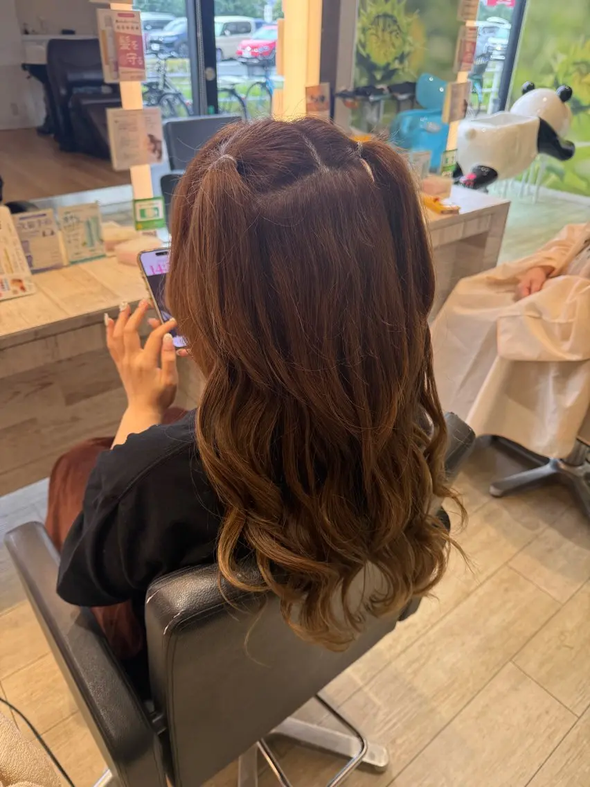 ロング NYNY四條畷 嶌野衣純のヘアスタイル