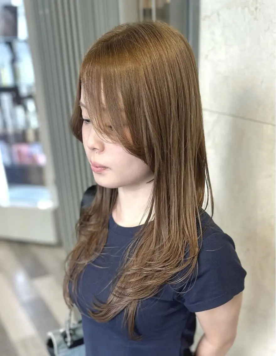 ロング カラー ベージュカラー ブリーチ ミルクティーベージュ ブリーチなしカラー レイヤーカット 和田 直也のヘアスタイル