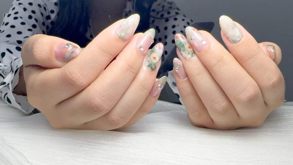 ネイル みゆ🐰 Gloss nailのネイルデザイン