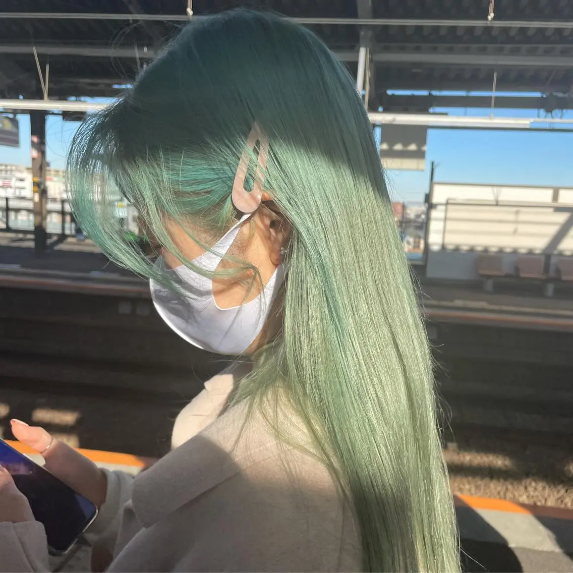 ロング カラー ブリーチ ボブ/ミディアム RIONAのヘアスタイル