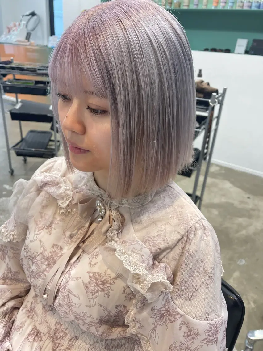 ショート カラー ヘアカラー トリートメント 💓パーマ，💗 レイヤーカットのヘアスタイル