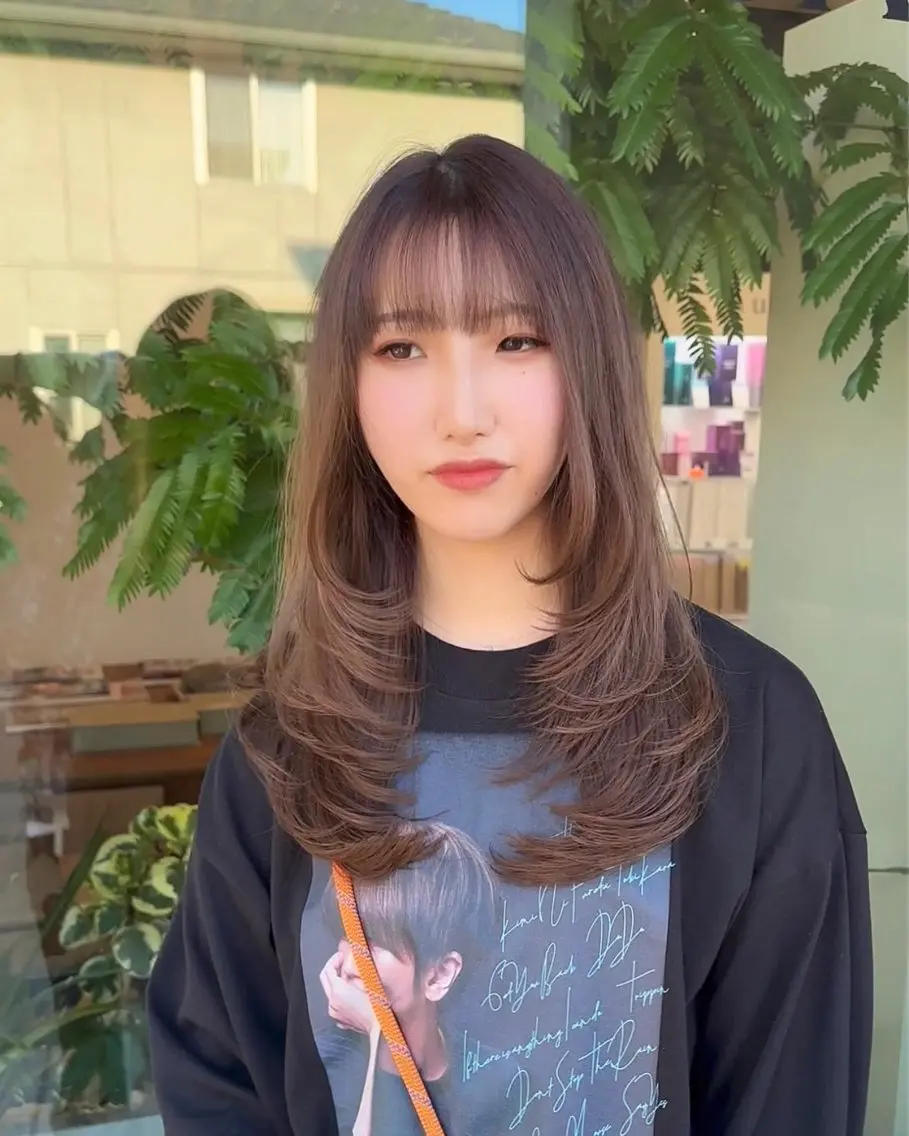 セミロング レイヤーカット カット ヘアカラー トリートメント 手塚 亮汰のヘアスタイル