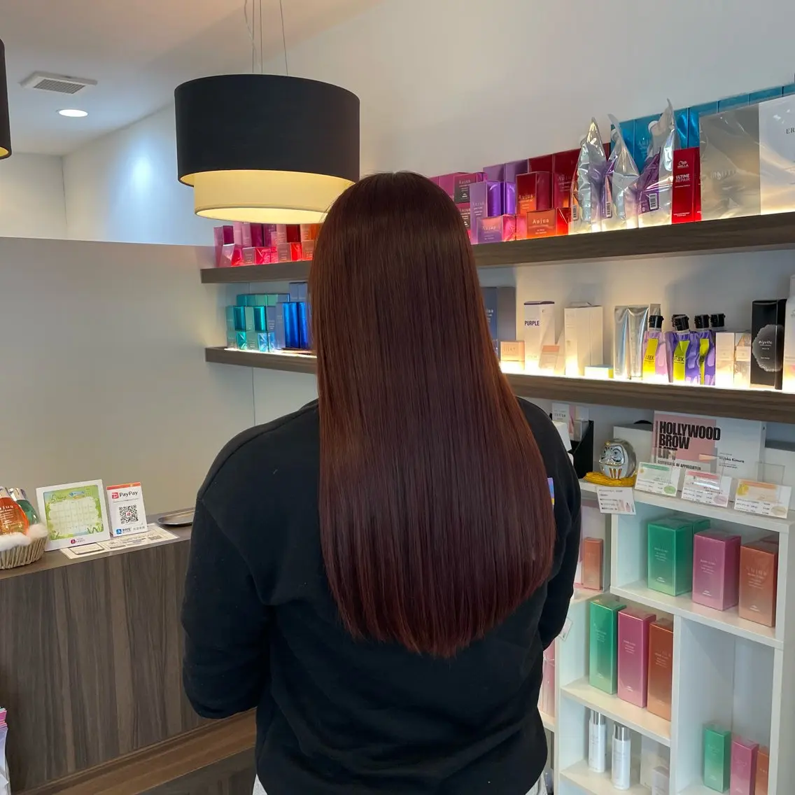 ロング カラー レッドカラー 川原 飛奈のヘアスタイル