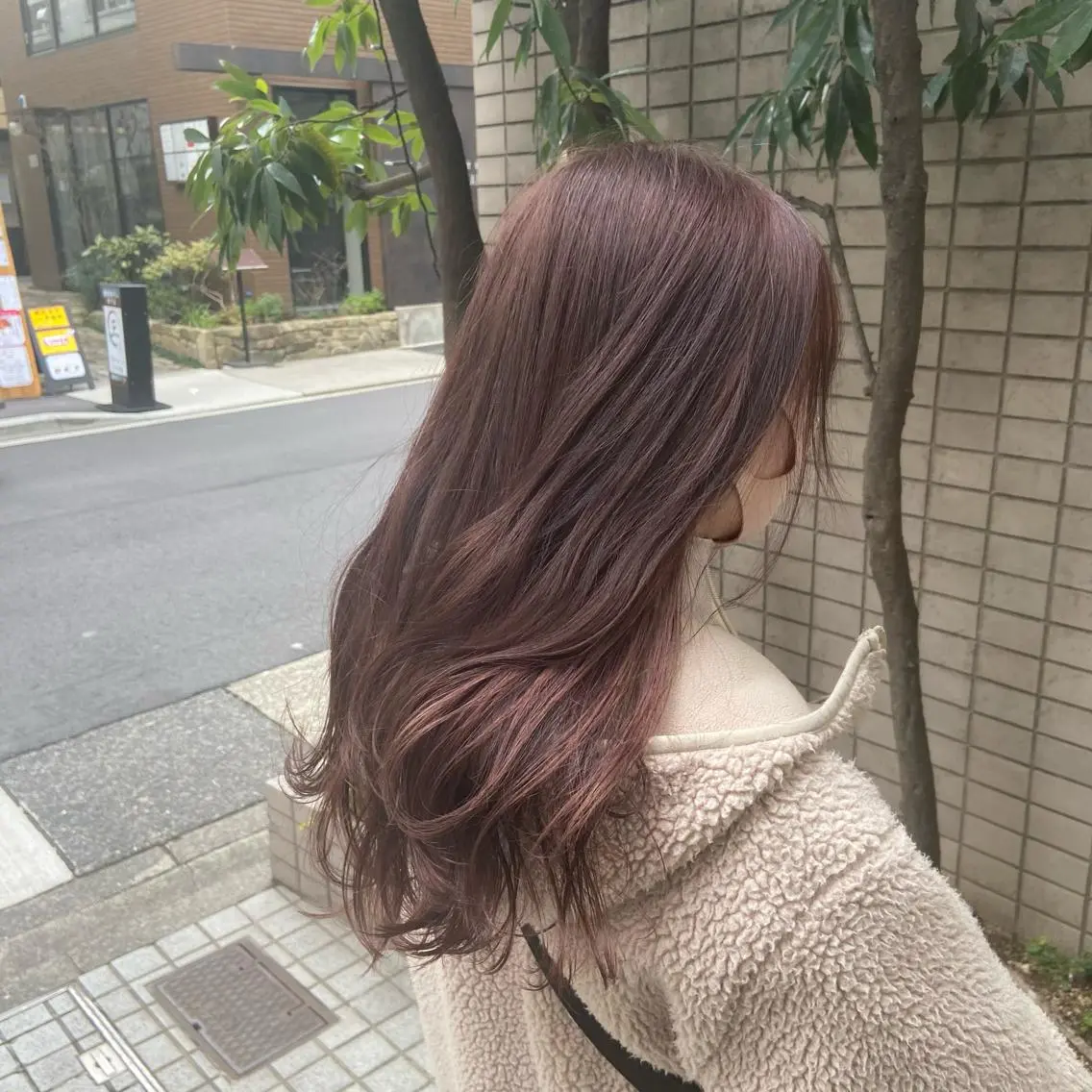 セミロング カラー ブリーチ インナーカラー ピンクカラー ウルフ/レイヤー/ ブリーチ/牧原歩夢のヘアスタイル