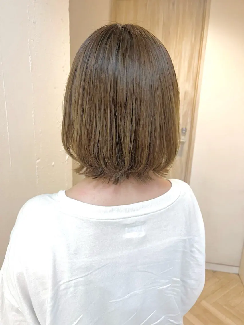 ショート カラー ボブレイヤー アッシュ ベージュカラー ハイライトカラー ボブ カット ヘアカラー トリートメント 透明感カラー/ 髪質改善/レイヤーのヘアスタイル
