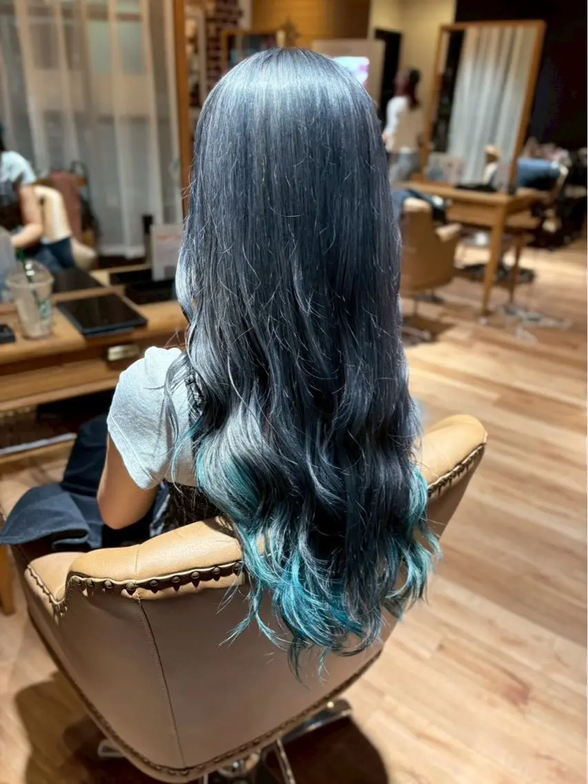 ロング ヘアカラー ブリーチ・カットモデ ル募集中🫧高口小春のヘアスタイル