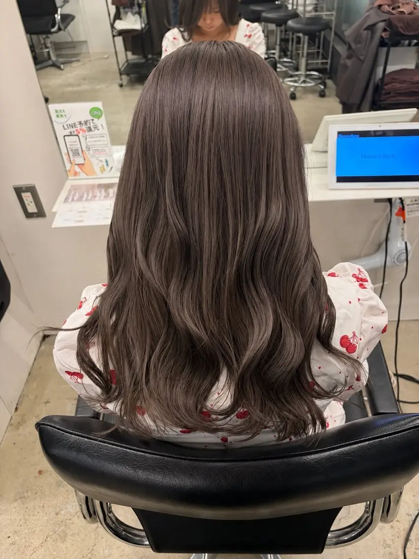 ロング カラー ブリーチ 透明感カラー グレージュ カット ヘアカラー トリートメント 髪質改善/ 艶髪人気/Renaのヘアスタイル